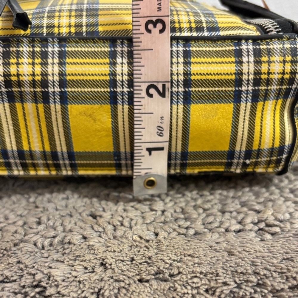 Stylish Yellow Plaid Crossbody Bag with Black Accents - Picture 5 of 10